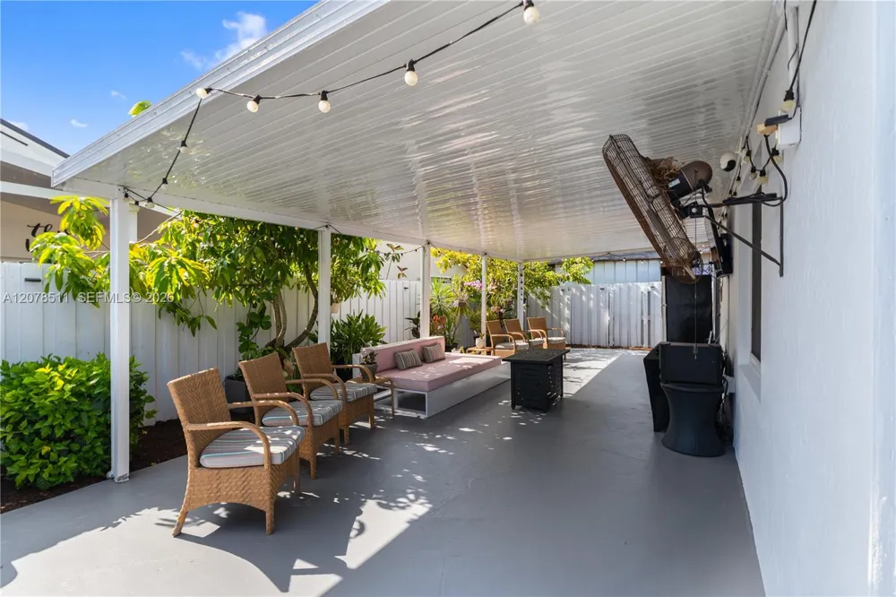 7456 W 34th Ln Hialeah, FL 33018