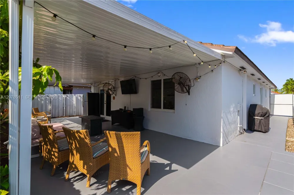 7456 W 34th Ln Hialeah, FL 33018