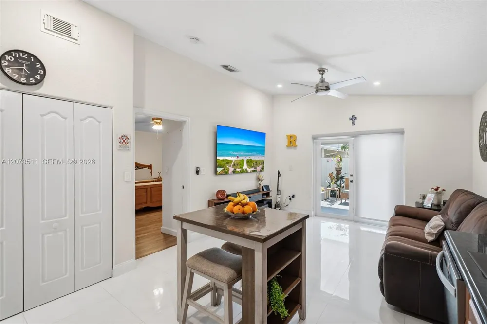 7456 W 34th Ln Hialeah, FL 33018