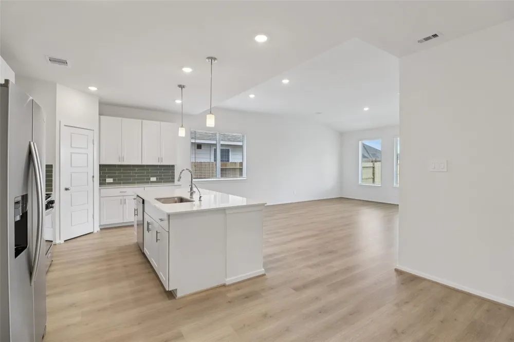 5217 Redbud Valley Drive Pearland, TX 77584