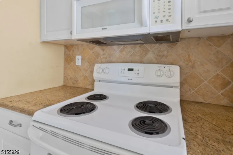 62 S Cherry Rd Jefferson, NJ 07849