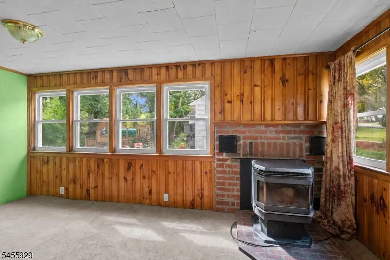 62 S Cherry Rd Jefferson, NJ 07849
