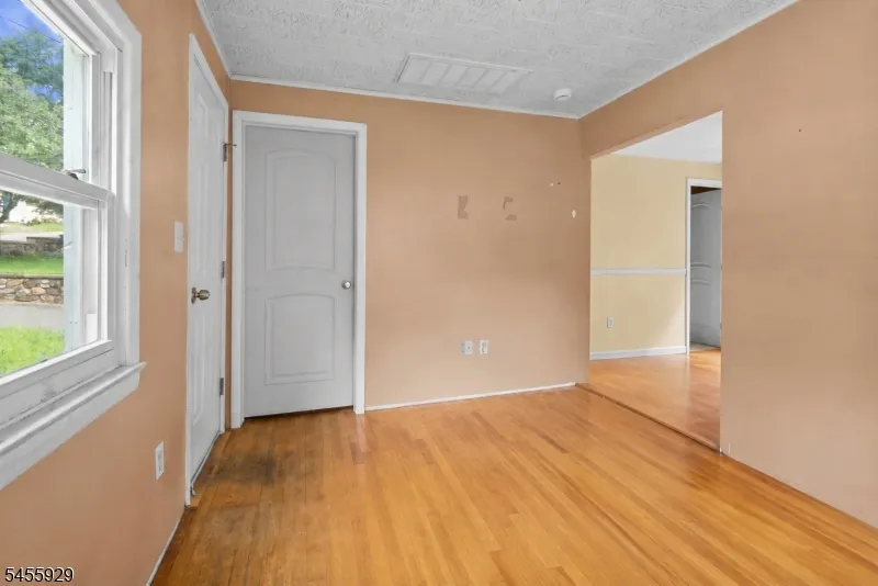 62 S Cherry Rd Jefferson, NJ 07849