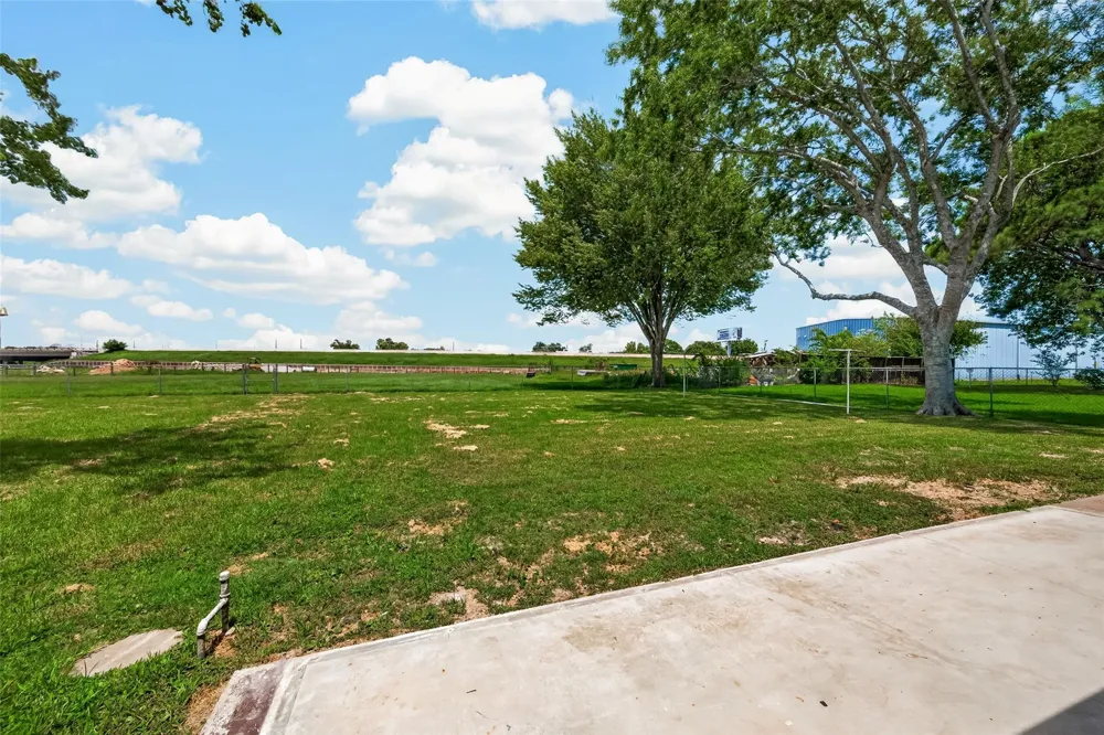 2422 Florence Street La Marque, TX 77568