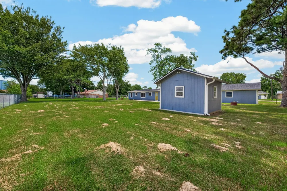 2422 Florence Street La Marque, TX 77568