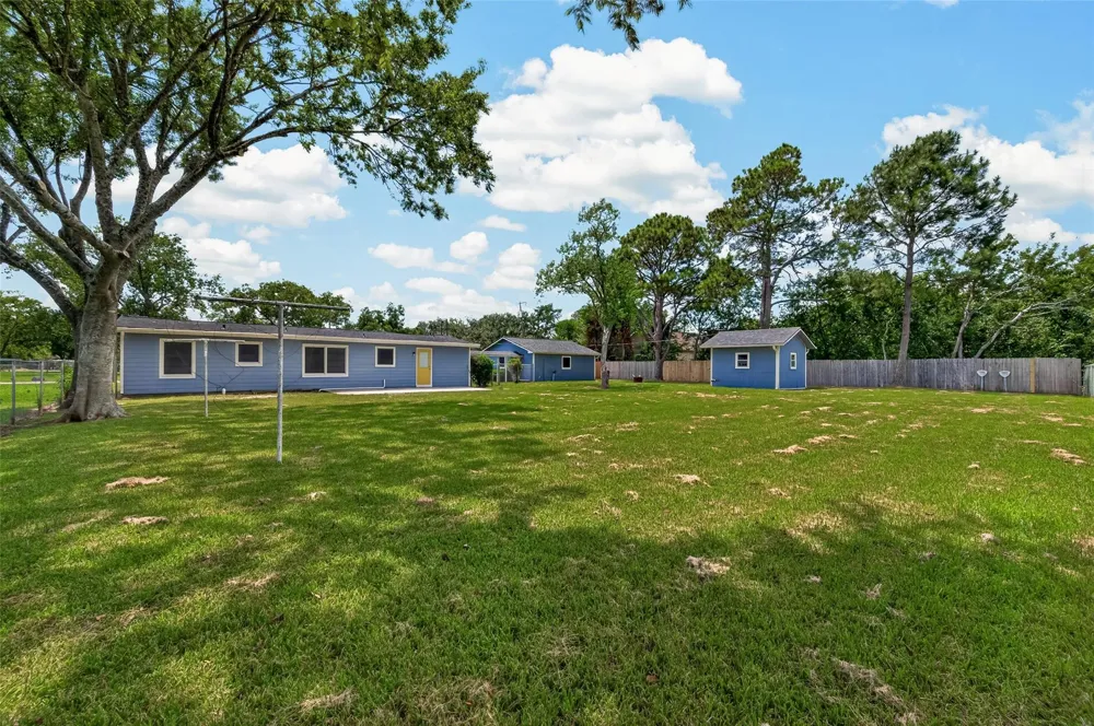 2422 Florence Street La Marque, TX 77568
