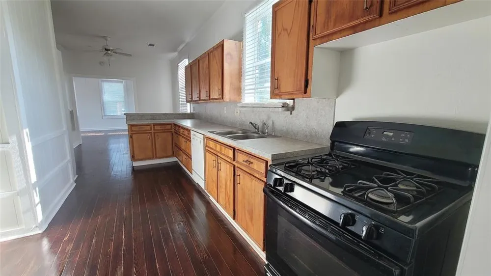 3712 Avenue O Galveston, TX 77550