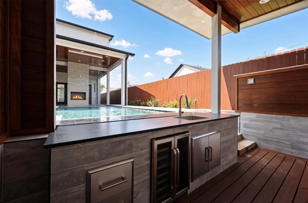 3957 Charleston Street Houston, TX 77021