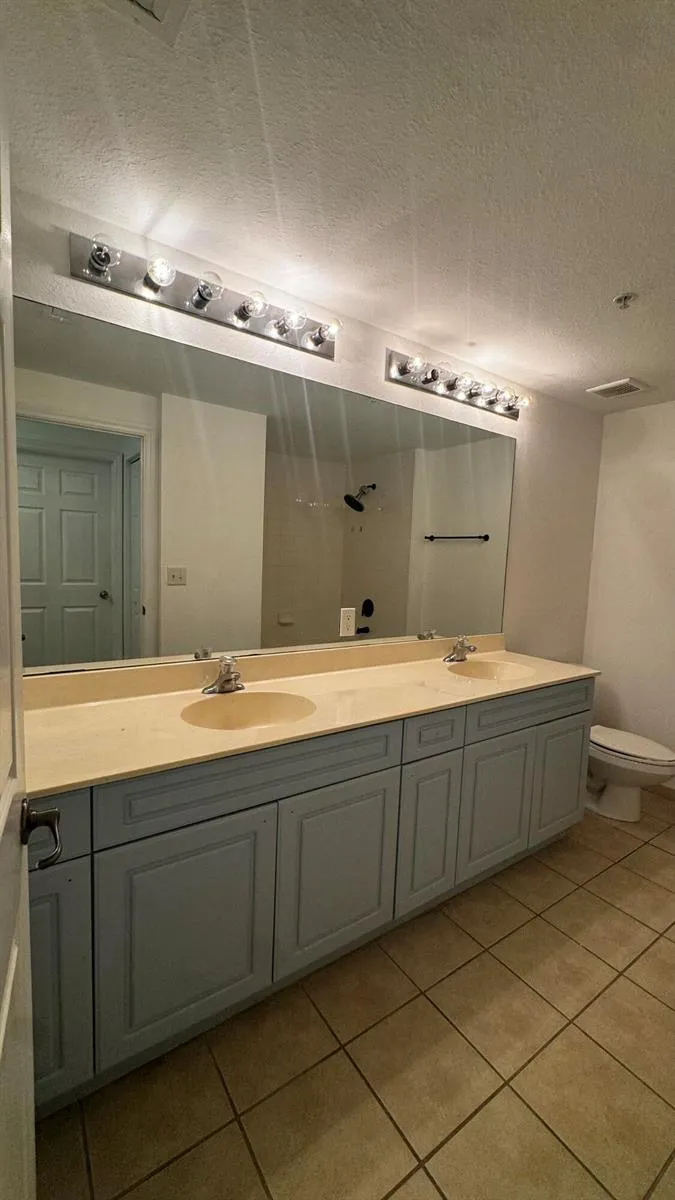 2725 Anzio Court #202 Palm Beach Gardens, FL 33410