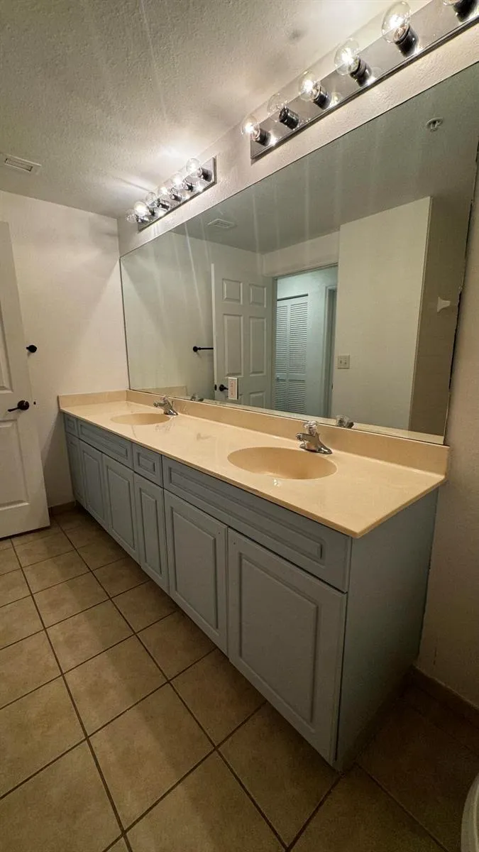 2725 Anzio Court #202 Palm Beach Gardens, FL 33410