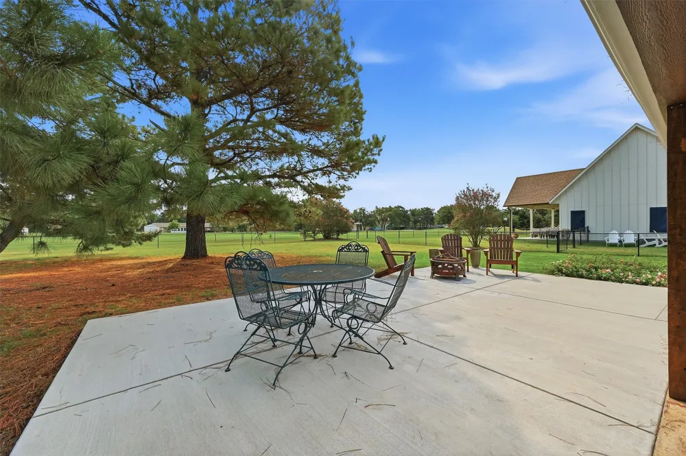 722 Kiowa Drive W Lake Kiowa, TX 76240