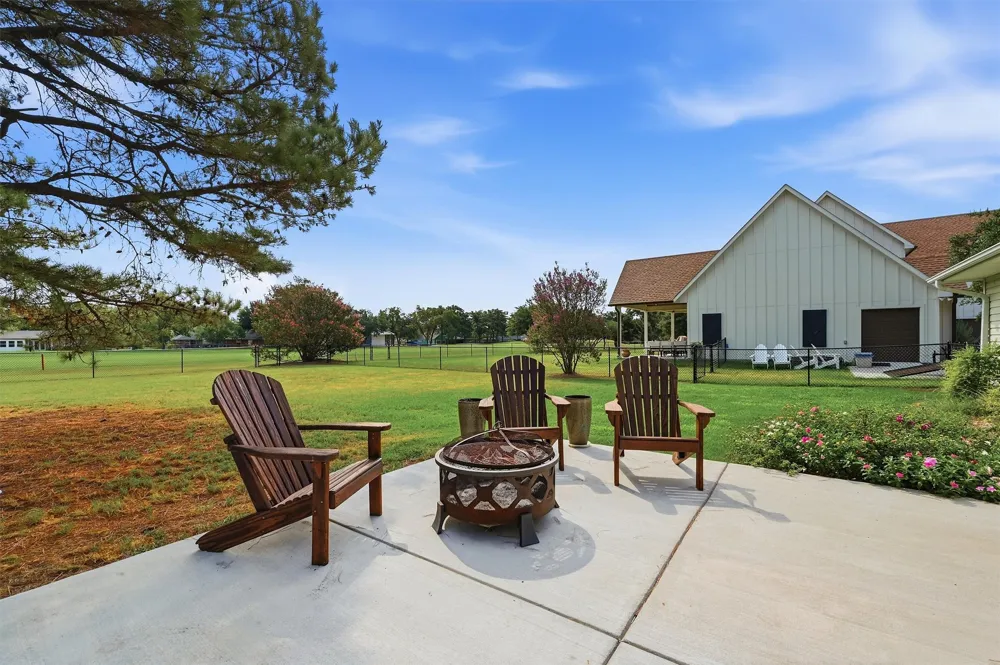 722 Kiowa Drive W Lake Kiowa, TX 76240
