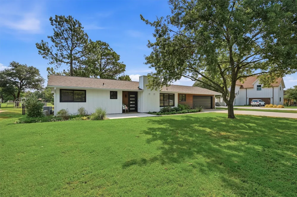 722 Kiowa Drive W Lake Kiowa, TX 76240