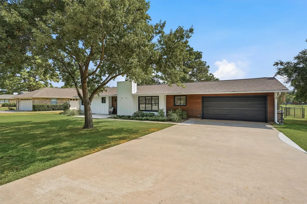 722 Kiowa Drive W Lake Kiowa, TX 76240