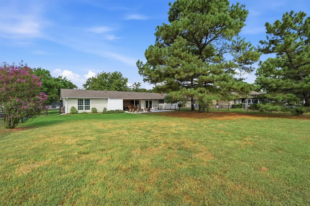 722 Kiowa Drive W Lake Kiowa, TX 76240