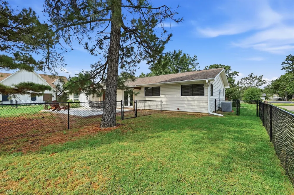 722 Kiowa Drive W Lake Kiowa, TX 76240
