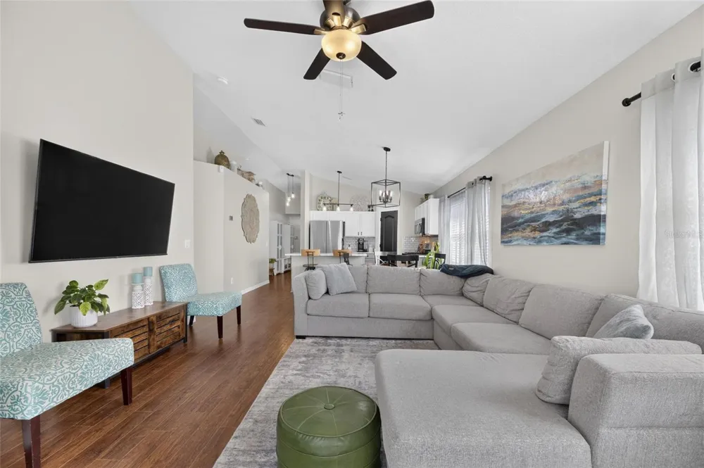 7629 DEVONBRIDGE GARDEN WAY Apollo Beach, FL 33572