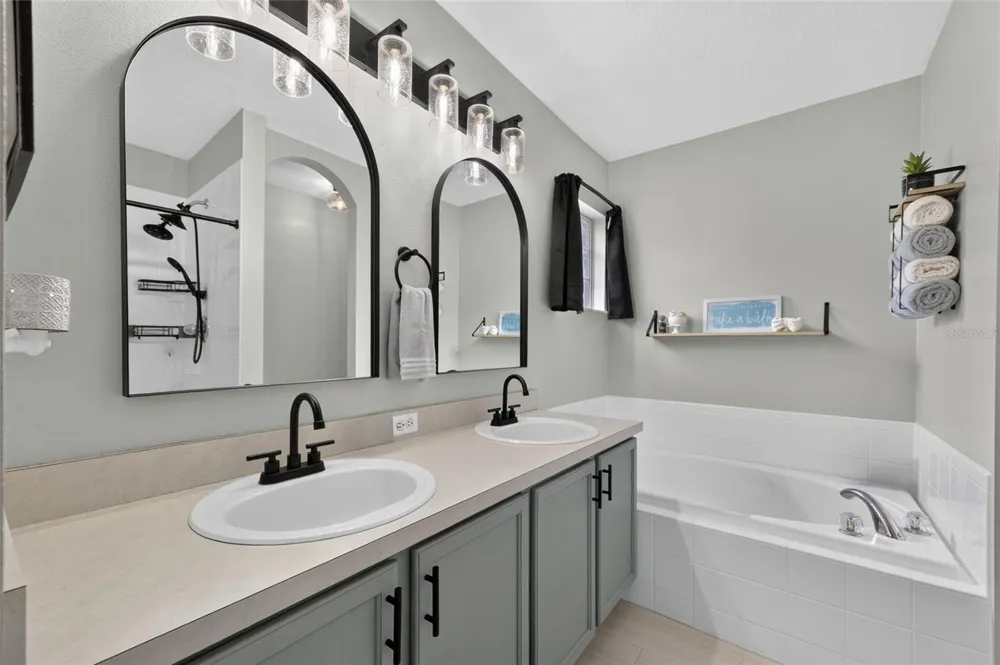 7629 DEVONBRIDGE GARDEN WAY Apollo Beach, FL 33572