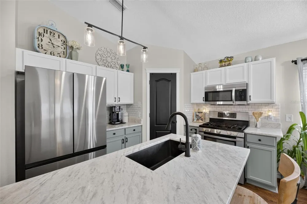 7629 DEVONBRIDGE GARDEN WAY Apollo Beach, FL 33572