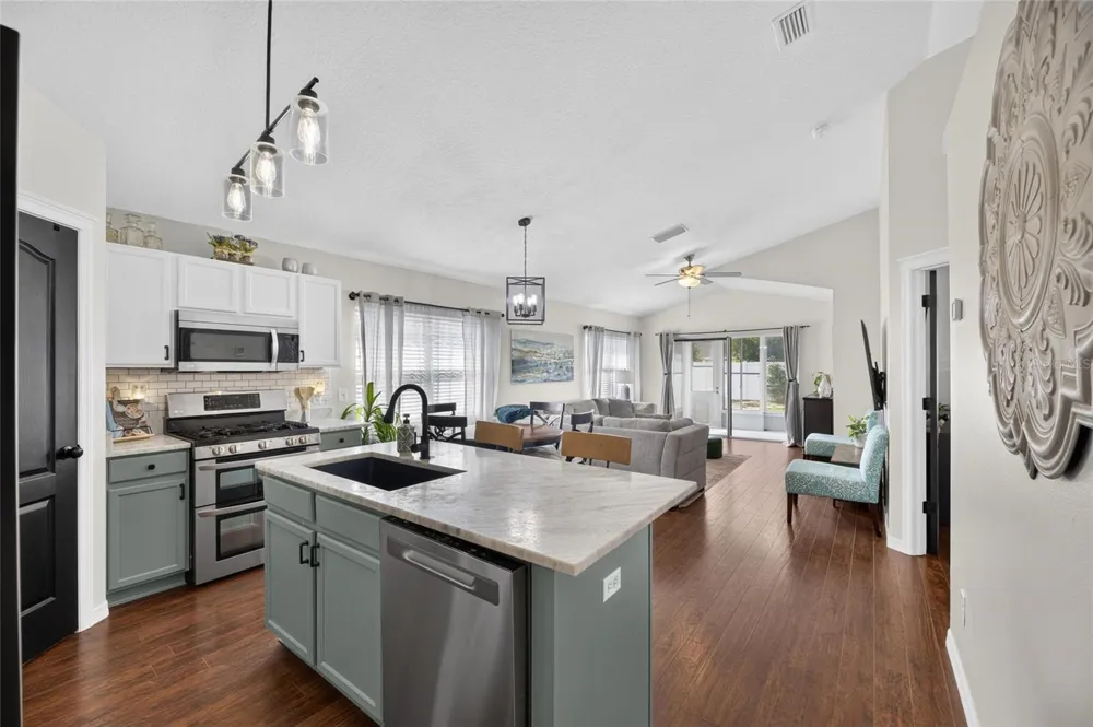 7629 DEVONBRIDGE GARDEN WAY Apollo Beach, FL 33572