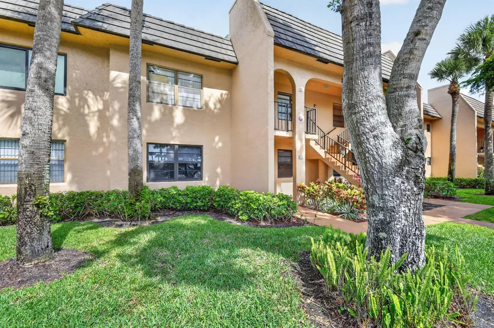 145 Lake Nancy Lane #128 West Palm Beach, FL 33411