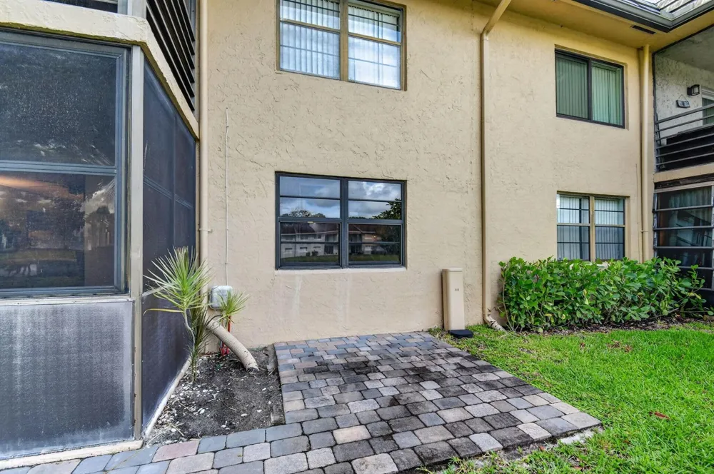 145 Lake Nancy Lane #128 West Palm Beach, FL 33411