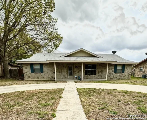 125 Bluebonnet Uvalde, TX 78801
