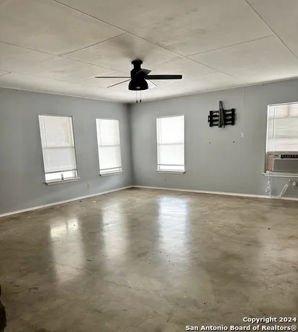 125 Bluebonnet Uvalde, TX 78801