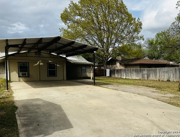 125 Bluebonnet Uvalde, TX 78801