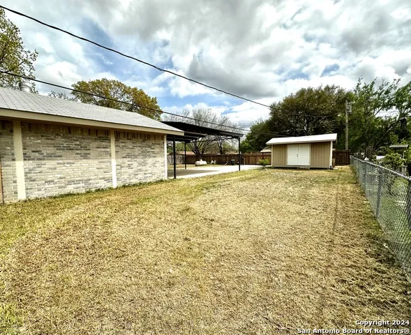 125 Bluebonnet Uvalde, TX 78801