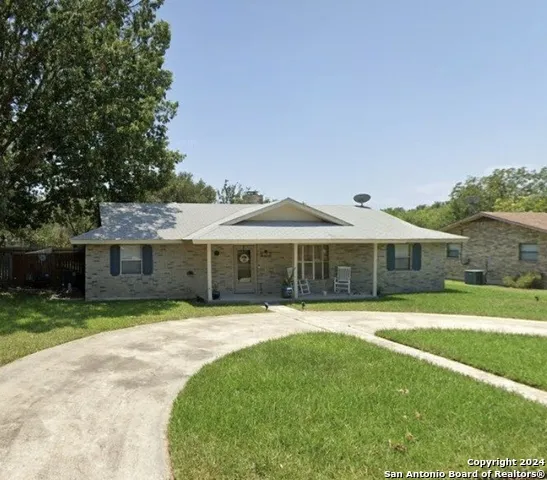 125 Bluebonnet Uvalde, TX 78801