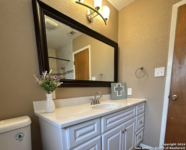 125 Bluebonnet Uvalde, TX 78801