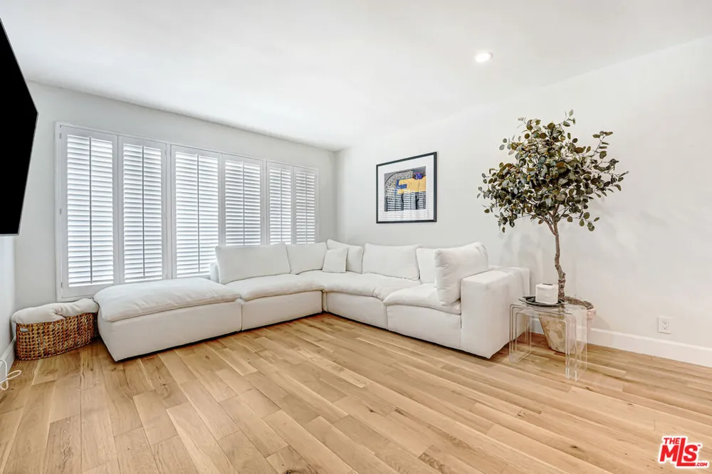 339 Oakhurst Drive Beverly Hills, CA 90210