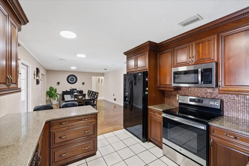 5809 HALE AVENUE Tampa, FL 33614