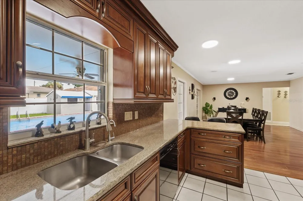 5809 HALE AVENUE Tampa, FL 33614