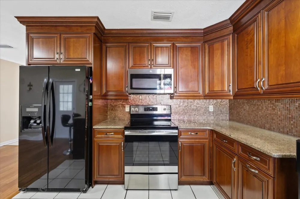 5809 HALE AVENUE Tampa, FL 33614