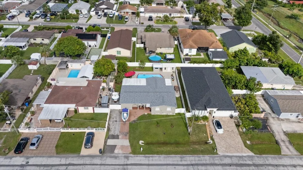 5809 HALE AVENUE Tampa, FL 33614