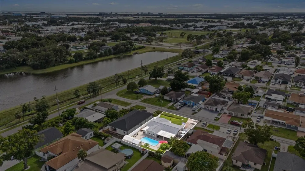 5809 HALE AVENUE Tampa, FL 33614