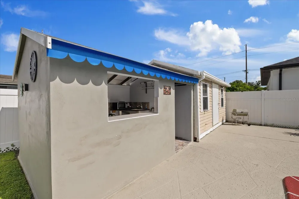 5809 HALE AVENUE Tampa, FL 33614