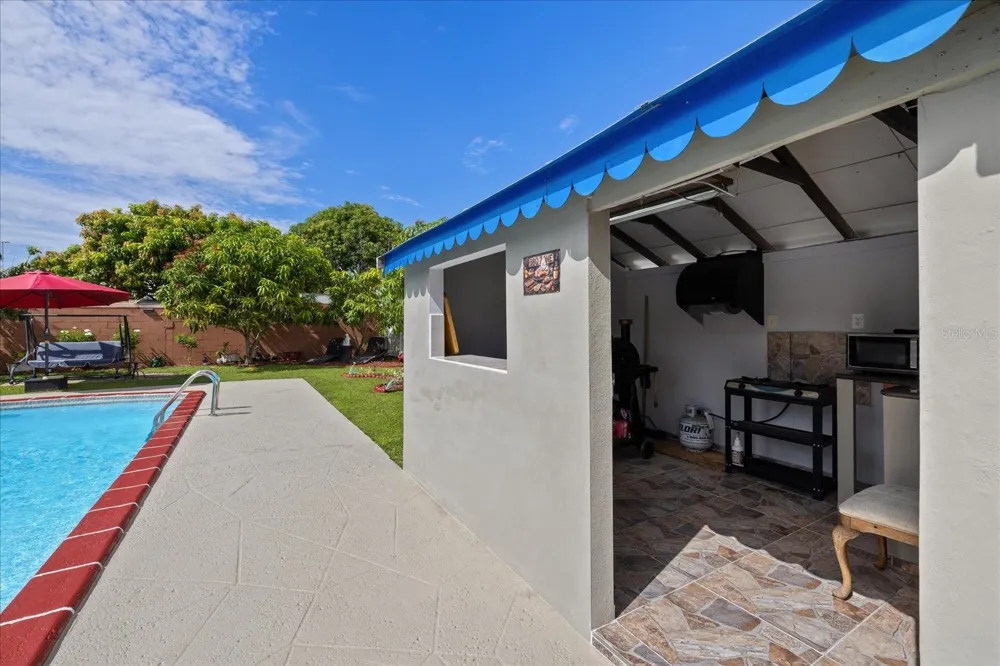 5809 HALE AVENUE Tampa, FL 33614