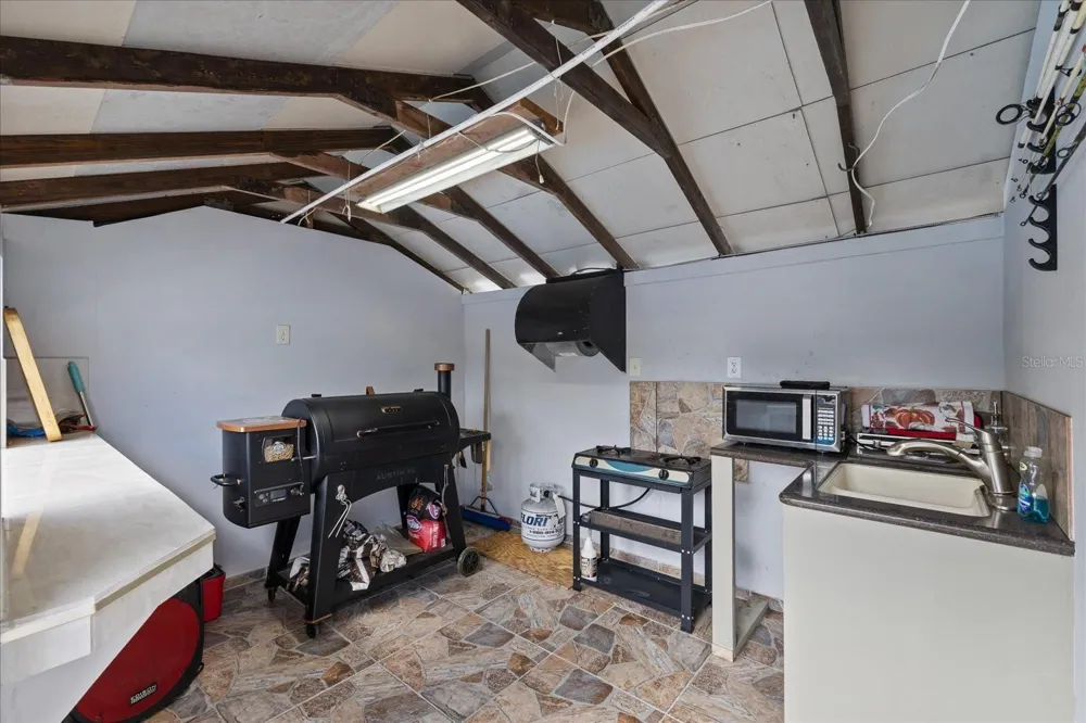 5809 HALE AVENUE Tampa, FL 33614