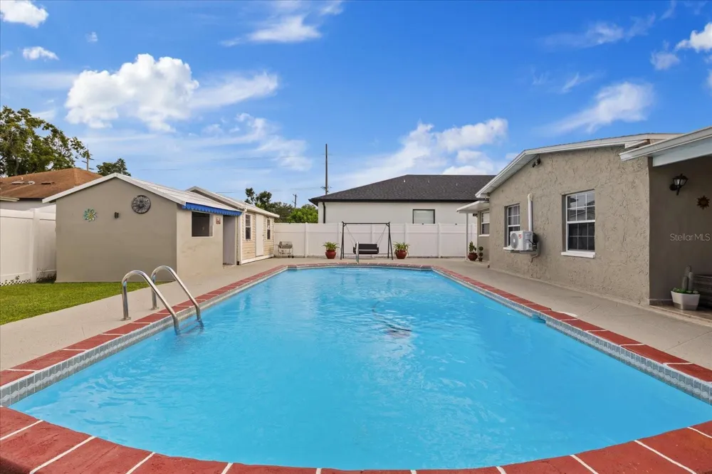 5809 HALE AVENUE Tampa, FL 33614