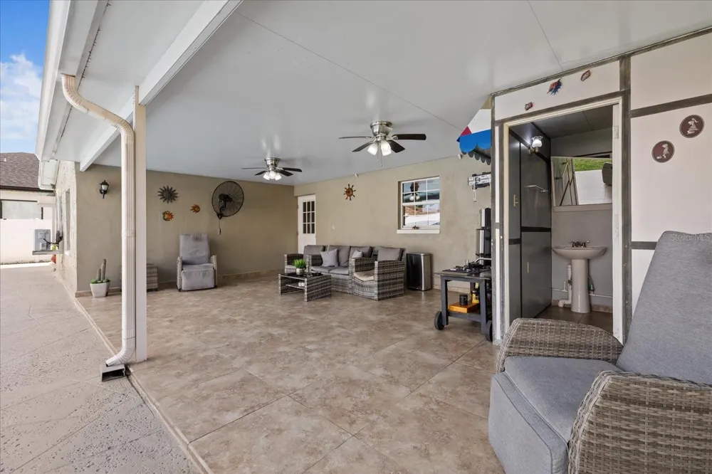 5809 HALE AVENUE Tampa, FL 33614