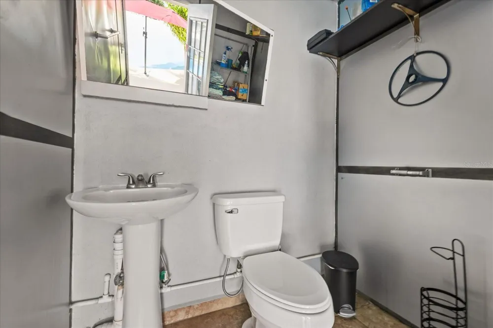 5809 HALE AVENUE Tampa, FL 33614