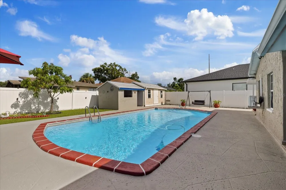 5809 HALE AVENUE Tampa, FL 33614