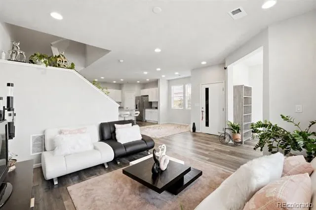 16291 Bolling Drive Denver, CO 80239