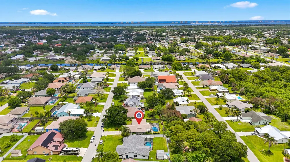 2526 SE Victory Avenue Port St. Lucie, FL 34952