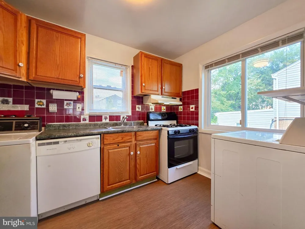 5818 FIFER DRIVE Alexandria, VA 22303