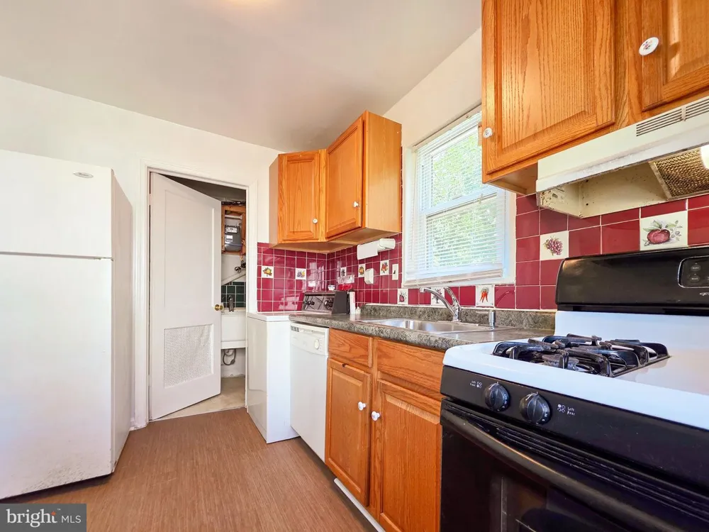 5818 FIFER DRIVE Alexandria, VA 22303