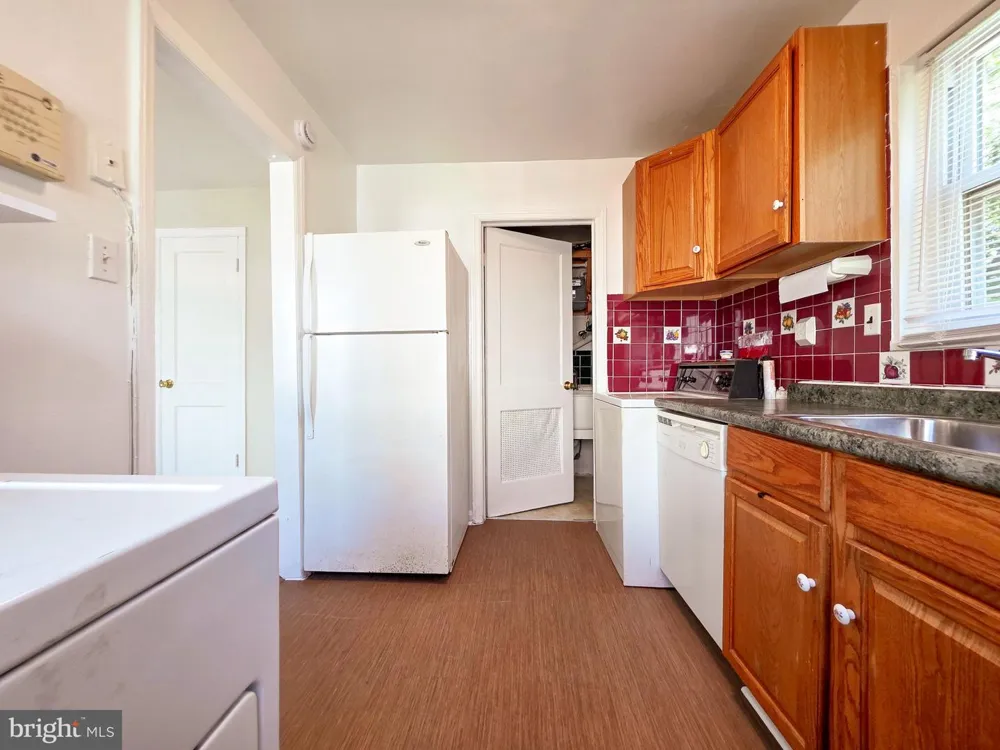 5818 FIFER DRIVE Alexandria, VA 22303